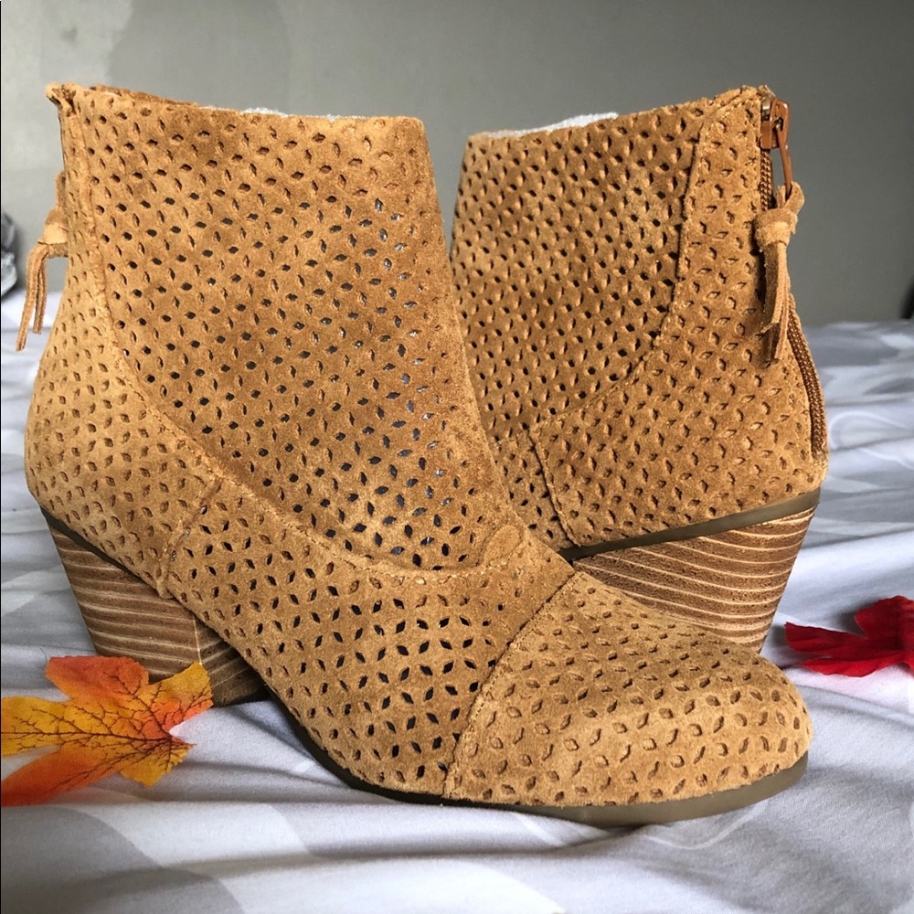 NWOB booties !